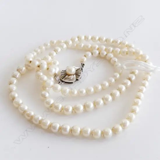 JAPANESE AKOYA PEARL NECKLACE 14CT GOLD CLASP L.650mm