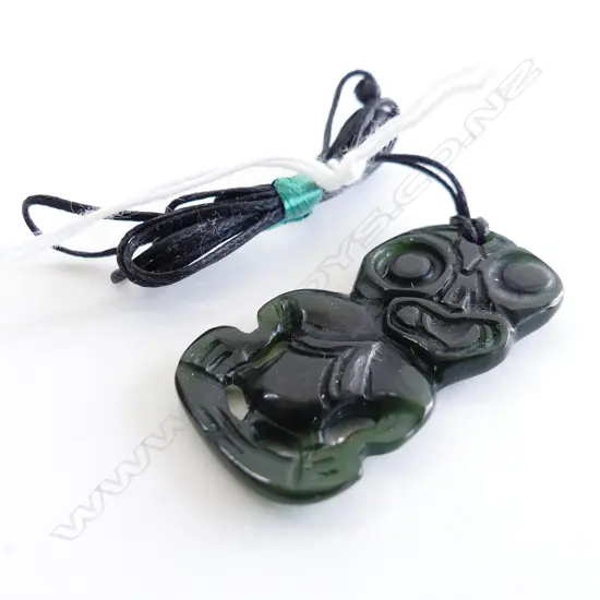 NZ POUNAMU (GREENSTONE) TIKI PENDANT (L.37MM) ON BLACK WAXED ADJUSTABLE CORD