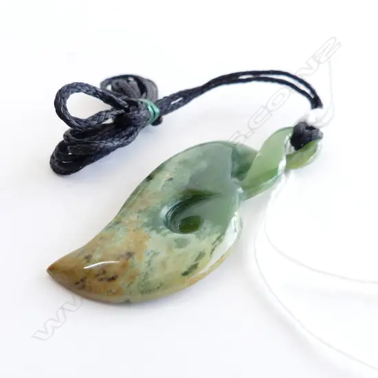 NZ POUNAMU (GREENSTONE) SM TWIST CARVED PENDANT (L65MM) ON BLACK WAXED ADJUSTABLE CORD