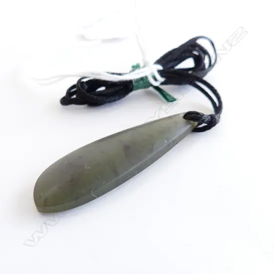NZ POUNAMU (GREENSTONE)TEAR DROP PENDANT (L40MM) ON BLACK WAXED ADJUSTABLE CORD