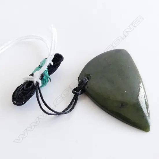 NZ POUNAMU (GREENSTONE)  PENDANT (L40MM) ON BLACK WAXED ADJUSTABLE CORD