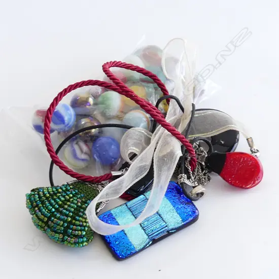 5 GLASS & RESIN  PENDANTS, 1 WITHOUT CORD + SM BAG MARBLES 