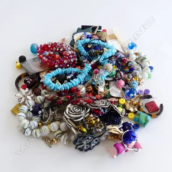BIG BAG ASST COSTUME JEWELLERY ETC..