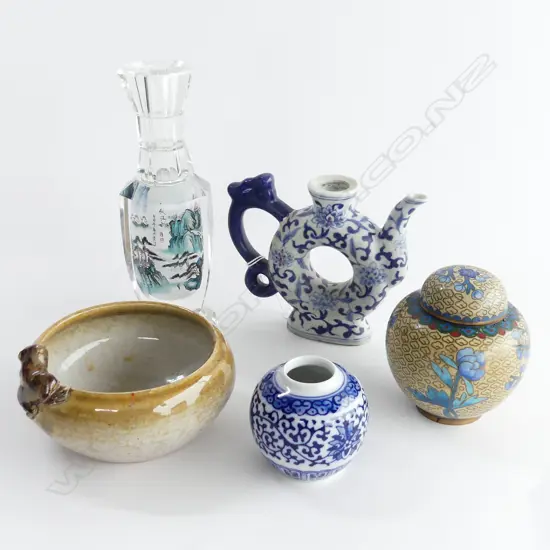 5 ASST. ORIENTAL PCES; REVERSE PAINTED GLASS VASE H.175mm, DONUT TEAPOT, CLOISONNE JAR, CERAMIC DISH w. FROG, B/W VASE