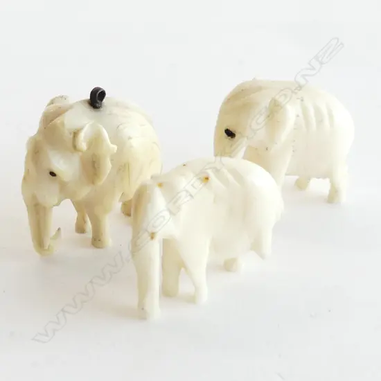 3 SM IVORY ELEPHANTS L 20MM