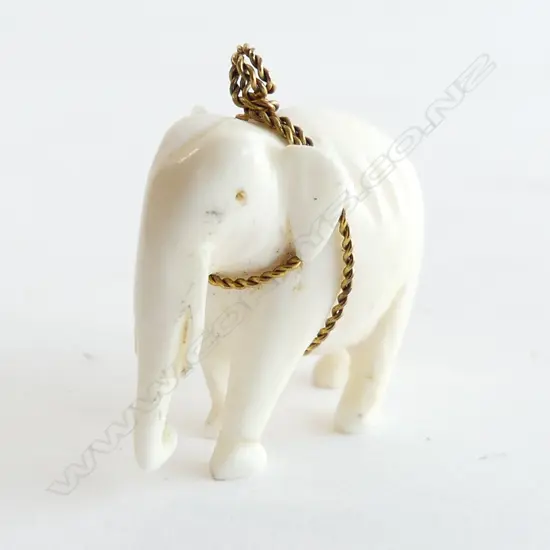 SM IVORY ELEPHANT PENDANT L. 25MM