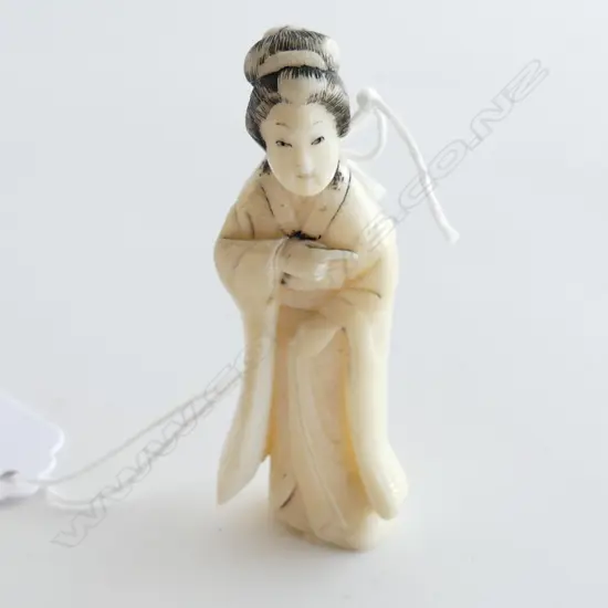 ORIENTAL IVORY TRADITIONAL LADY H. 68MM                                                                              