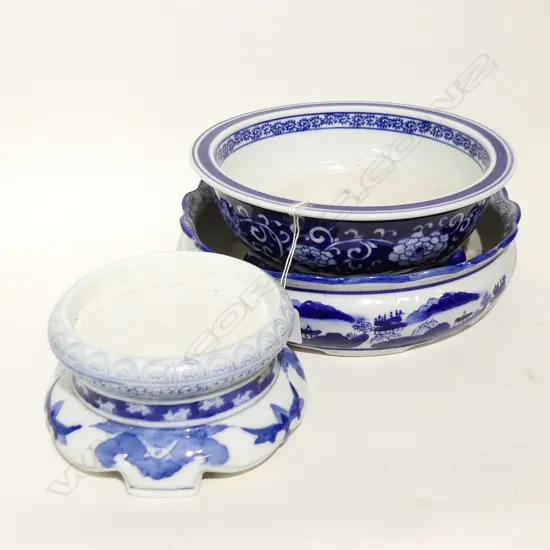 3 ASST BLUE & WHITE BONSAI STYLE POTS, ONE HAS CHIP TO RIM