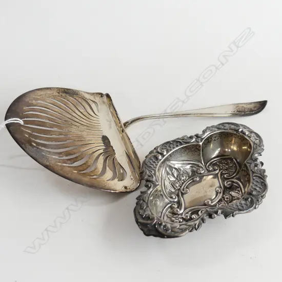 DUTCH SILVER SERVER 131 GRAMS + STG DISH 41 GRAMS