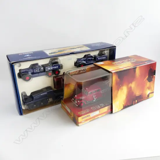 2 BOXED CORGI MODELS; PICKFORDS DIAMOND T BALLAST (x2) w. 24 WHEEL GIRDER TRAILER & STEEL CASTING LOAD + FIRE ENGINE