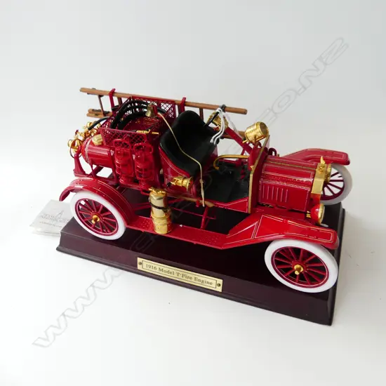 FRANKLIN MINT 1916 MODEL T FIRE ENGINE w. STAND L.240mm,