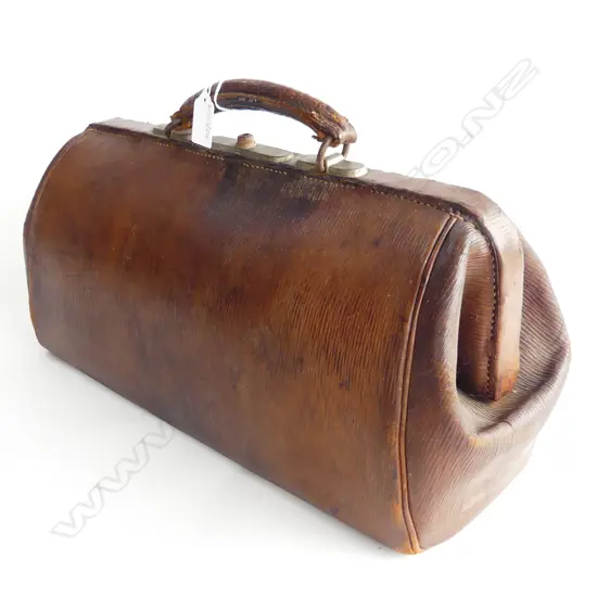 ANTIQUE LEATHER GLADSTONE DOCTORS BAG STAMPED 'SOLID LEATHER' L 400MM