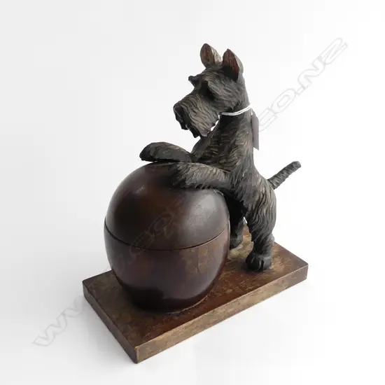 VINTAGE CARVED WOODEN NOVELTY TABACCO JAR w. SCOTTIE DOG H.220mm (repair to one arm)