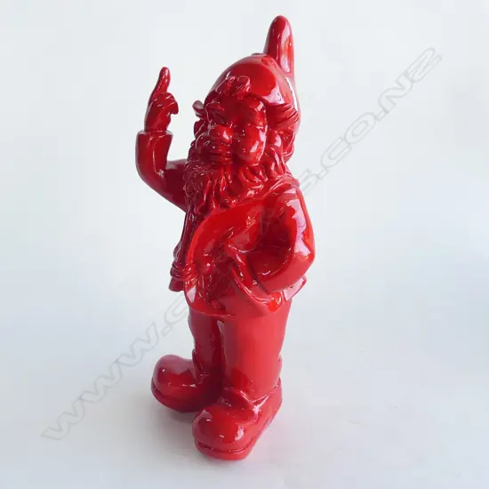 RED RESIN GNOME GIVING THE FINGER H.310mm