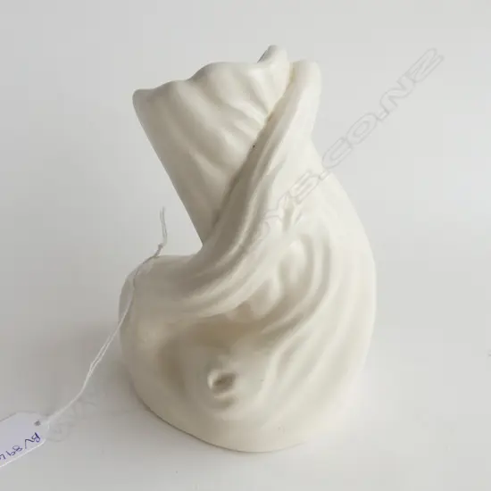 CROWN LYNN WHITE STUMP VASE #590 H.160mm