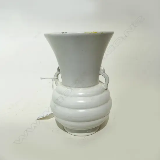 CROWN LYNN WHITE VASE #2086 H.155mm