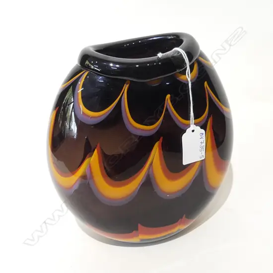 HOGLUND GLASS VASE H. 200MM, SIGNED O. HOGLUND