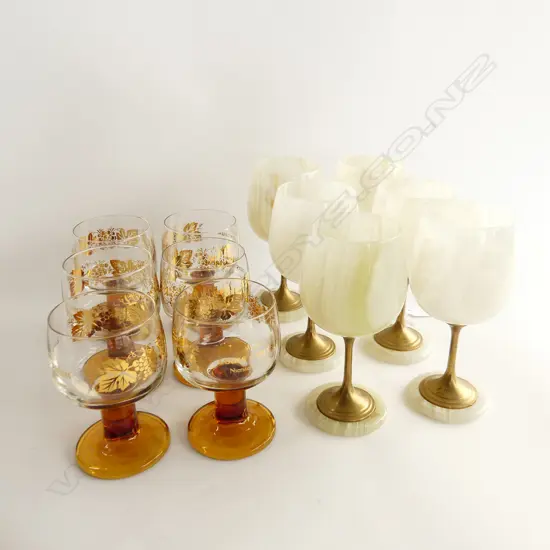 6 LOUIS GUNTRUM AMBER GLASS WINE GLASSES (H. 110) + 6 MARBLE GLASS & BRASS STEMMED WINE CLASSES (H.155MM)