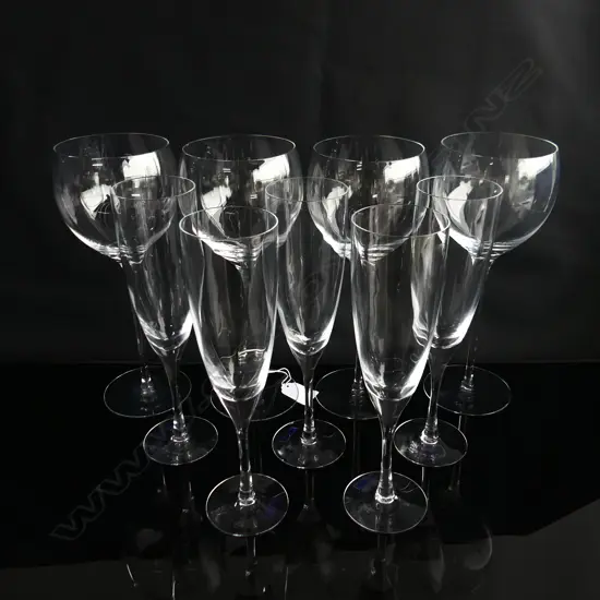 4 LARGE WINE GLASSES H.240mm + 5 KOSTA BODA CHAMPAGNE FLUTES H.230mm