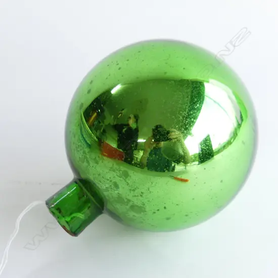 VICTORIAN 19THC WITCHES BALL WITH GREEN SILVERING TO GLASS, HAND BLOWN H. 140MM