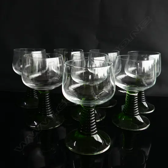 SET OF 8 LARGE GERMAN ROEMER WINE GLASSES; GREEN STEM H.135mm