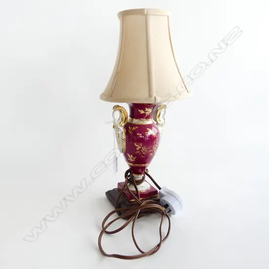VINTAGE PORCELAIN TABLE LAMP W GAINSBOROUGH DECAL ON BURGUNDY & GOLD H. 365MM