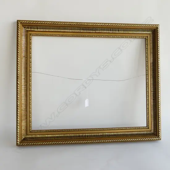 LGE GILT FRAME (empty) 390x490 int. size