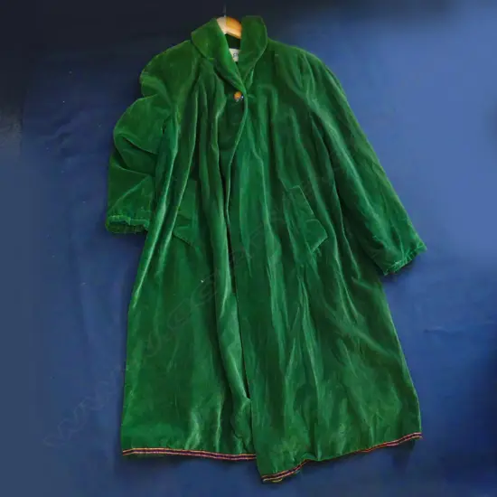 VINTAGE GREEN VELVET LONG COAT