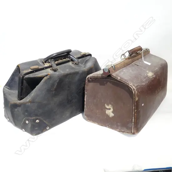 2 VINTAGE DOCTORS BAGS W.500mm