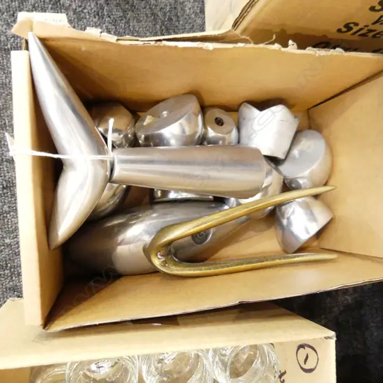 11 PCES ASST. DESIGNER CHROME METAL ITEMS; 8 CANDLEHOLDERS, RONDEL CORK SCREW H.180mm ETC