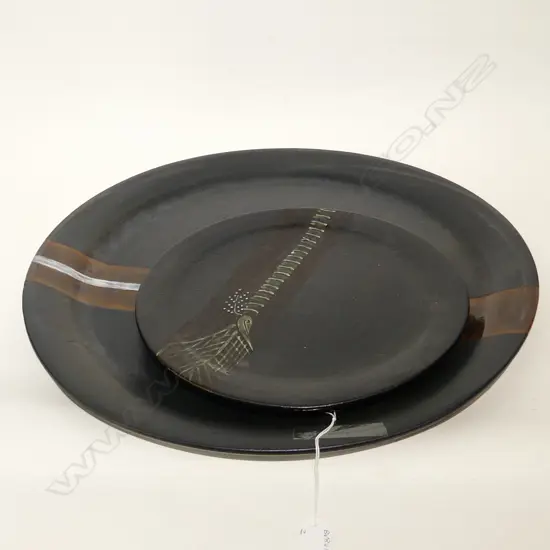 2 MORRIS & JAMES PLATTERS, DIA 295MM & 475MM