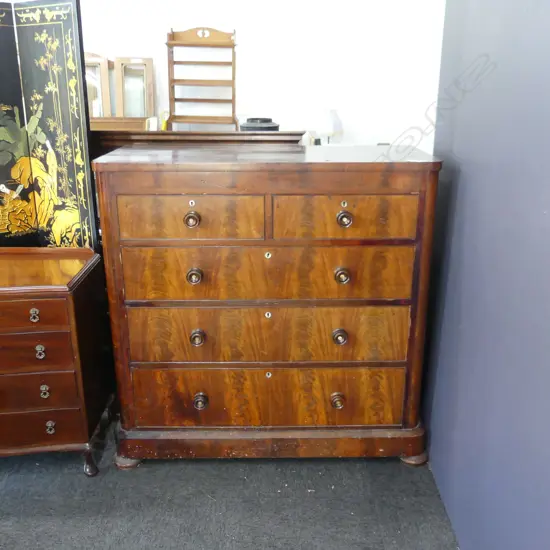 MAHOGANY CHEST OF DRAWERS