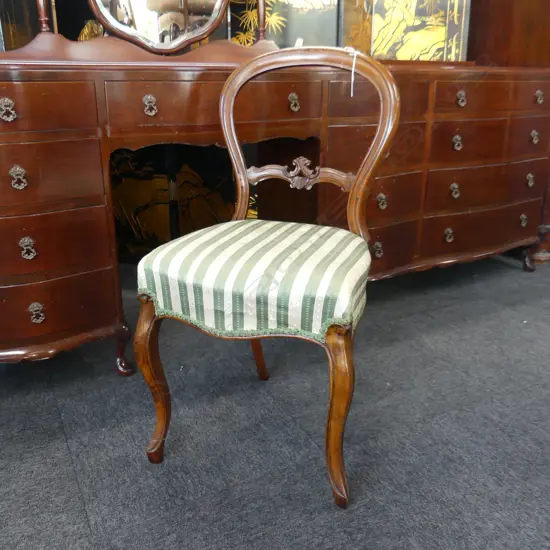 VICTORIAN WALNUT BALLOON BACK CHAIR