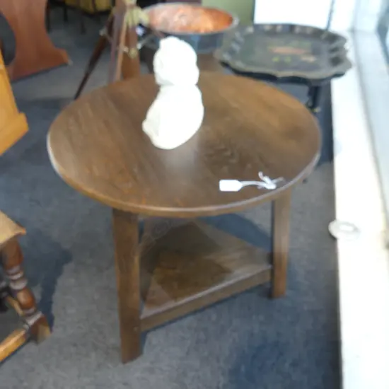 ROUND WOODEN OCCASIONAL TABLE WITH TRIANGULAR SHELF AT BASE, DIA 600MM