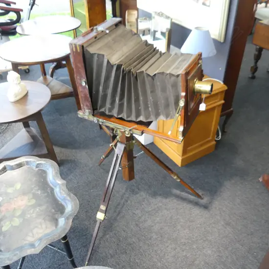 LGE ANTIQUE EUROPEAN STUDIO CAMERA w. BRASS FITTINGS & LENS ON TRIPOD 