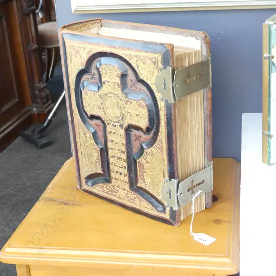 LGE ANTIQUE LEATHER BOUND BIBLE H.320mm