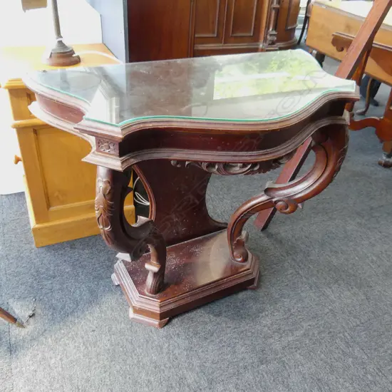 CARVED WOODEN CONSOLE TABLE w. GLASS TOP small chip to corner. 860x450x760mm
