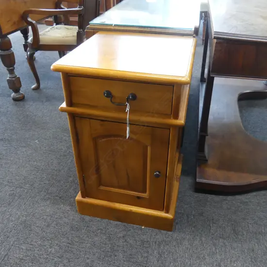 BEDSIDE CABINET - DEEP RIVER FURNITURE 400x400x650mm