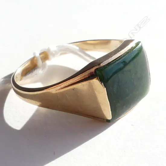 9CT GOLD & GREENSTONE RING 6.7GMS (SIZE Z PLUS 4) or bigger