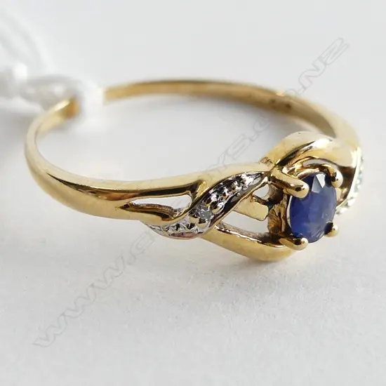9CT YELLOW GOLD, SAPPHIRE & DIAMOND RING SIZE M