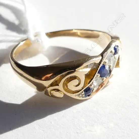 18CT GOLD SAPPHIRE & DIAMOND RING 3.3GMS