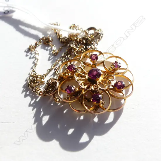 9CT GOLD AMETHYST PENDANT & CHAIN 4GMS (FAULTS)