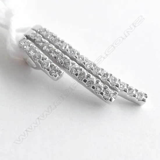 18CT WHITE GOLD & DIAMOND 3 STRIP PENDANT 