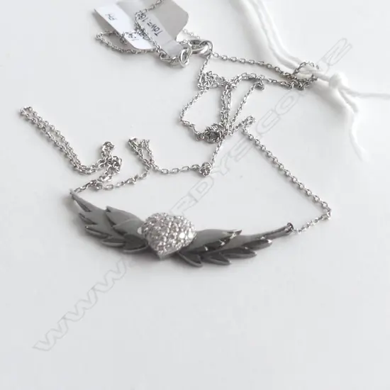 18CT WHITE GOLD CHAIN & PAVE 0.16CT DIAMOND HEART WING PENDANT 2.0 GRAMS