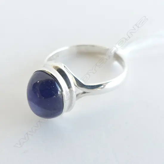 STG BLUE SAPPHIRE ? (COLOUR ENHANCED) CABOCHON RING SIZE Q