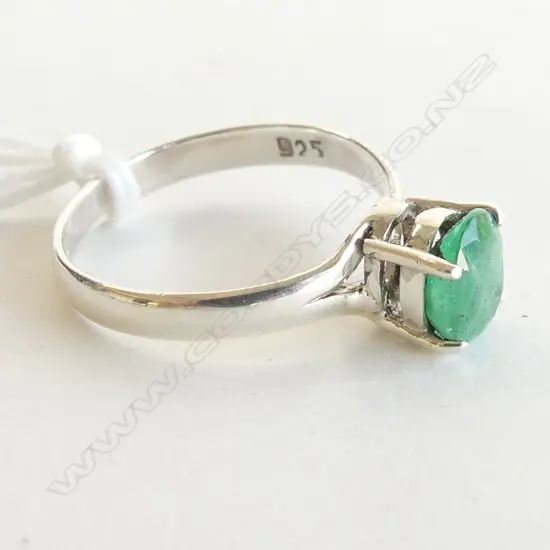 STG SILVER  SET  WITH EMERALD   RING SIZE O