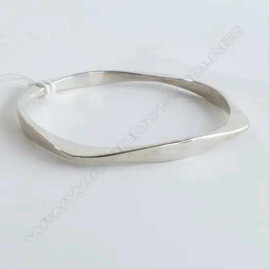 STG SILVER SQUARE CUT BANGLE 23.7GMS