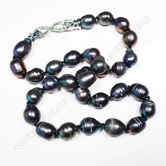 BAROQUE BLACK PEARL NECKLACE - W.METAL CLASP W DIAMANTES. L.450mm