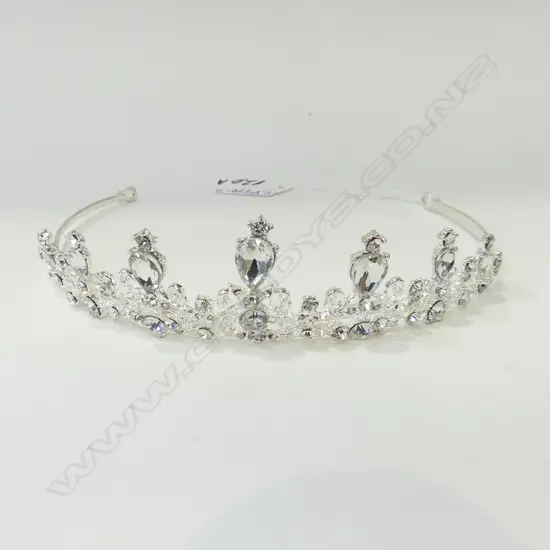 BEAUTIFUL DIAMANTE TIARA