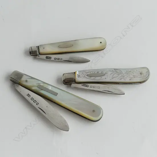 3 EARLY 20thC STG SILVER & MoP FRUIT KNIVES L.80mm